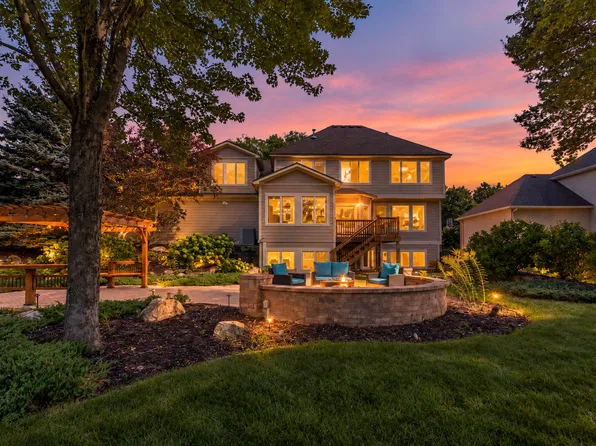 3034 Edgewater Dr, Woodbury, MN 55125