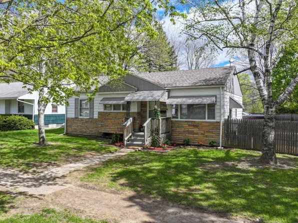1802 Greenbrook Ln, Flint, MI 48507
