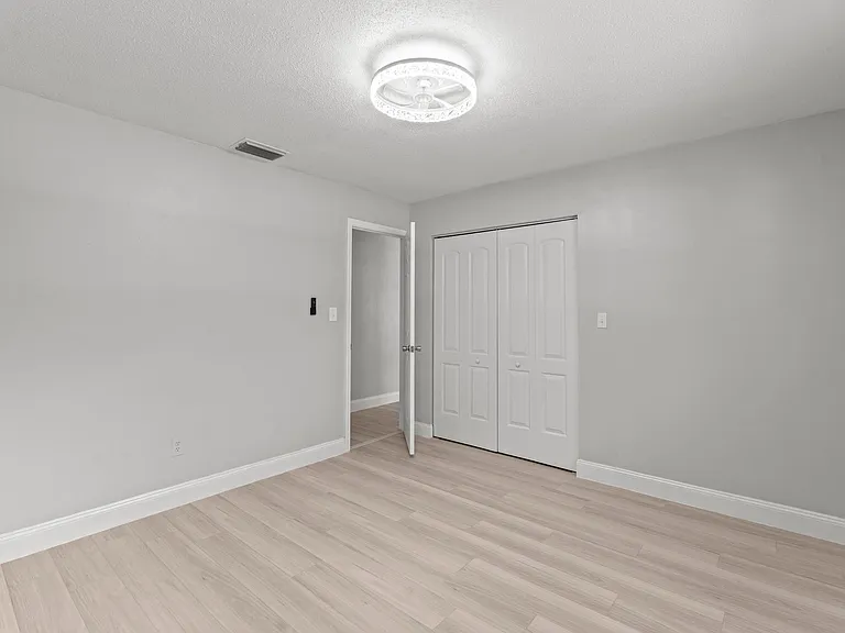 534 E Del Monte Ave — Photo 37