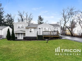 504 E Oak St, Lake In The Hills, IL 60156