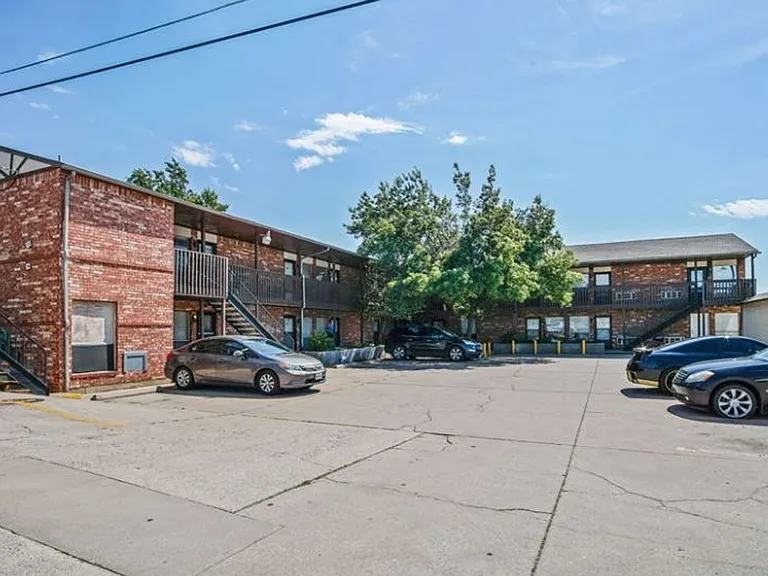 Meridian Place Apartments — Photo 8