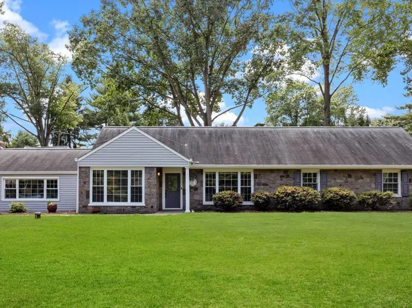 33 Jonathan Way, Washington Crossing, PA 18977