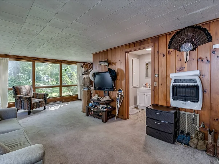 325 Paddock St — Photo 40