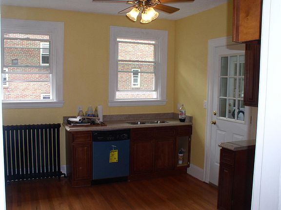 2nd image of 795 Clinton Springs Ave #2