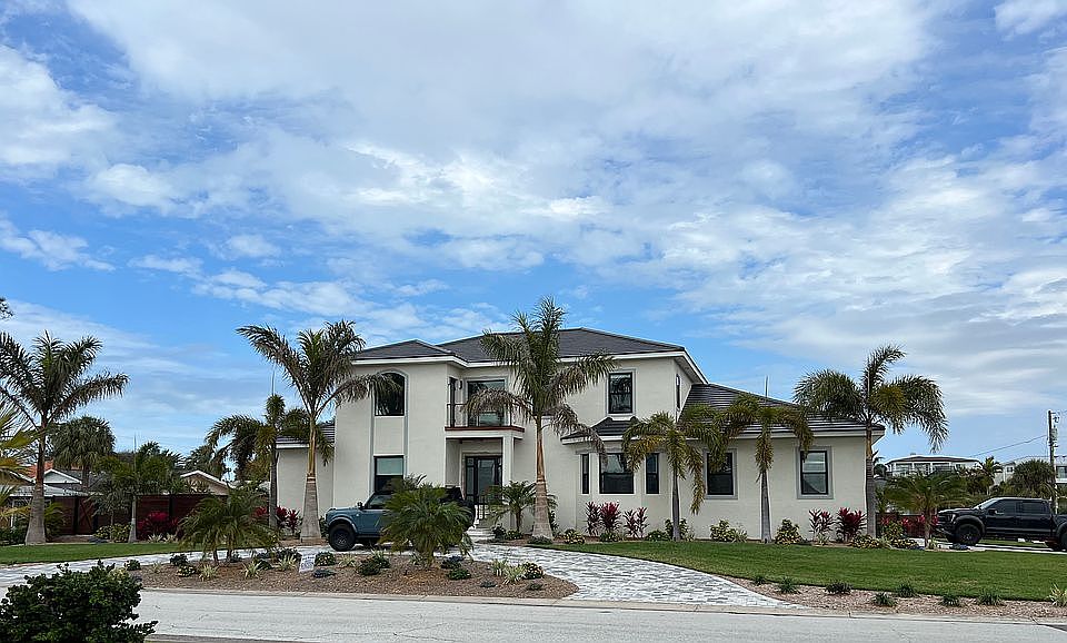 1st image of 2700 Bayshore Dr