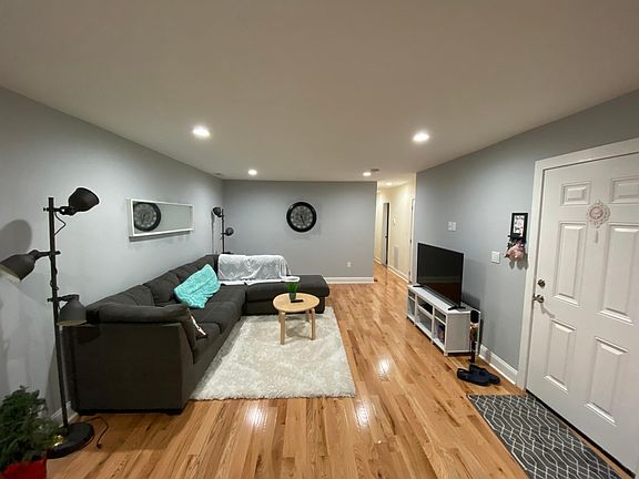 3rd image of 4428 Solly Ave #B