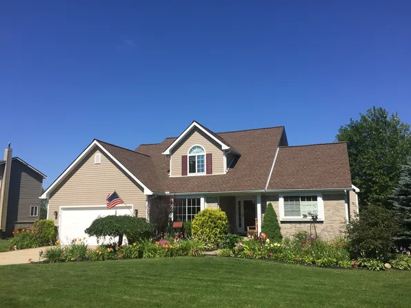 158 Lakeshore Dr, Clarkston, MI 48348
