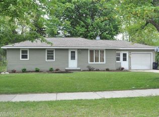 967 College Ave, Holland, MI 49423