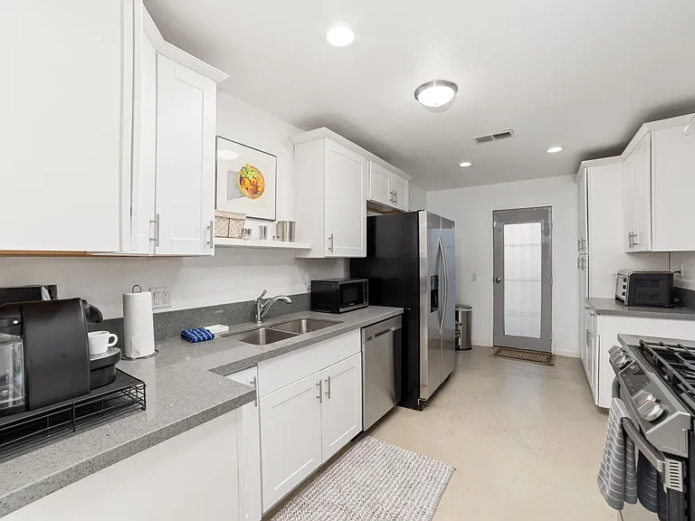44616 Buckingham St — Photo 24