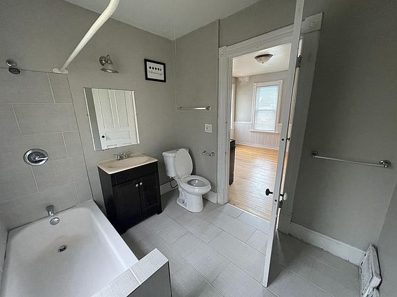 4th image of 2463 N Bartlett Ave #C