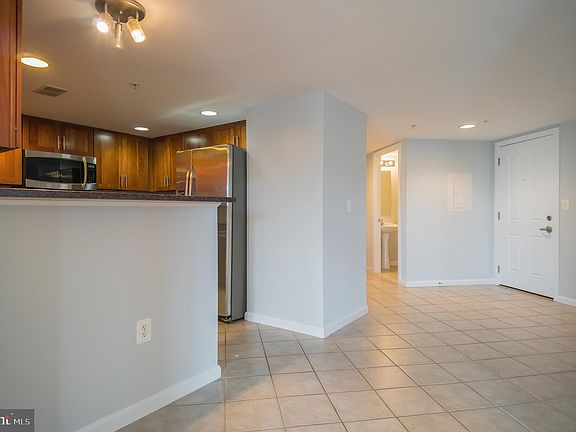 4th image of 2220 Fairfax Dr APT 610