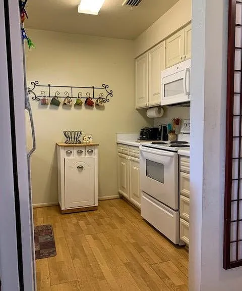 1106 N Abrego Dr — Photo 17