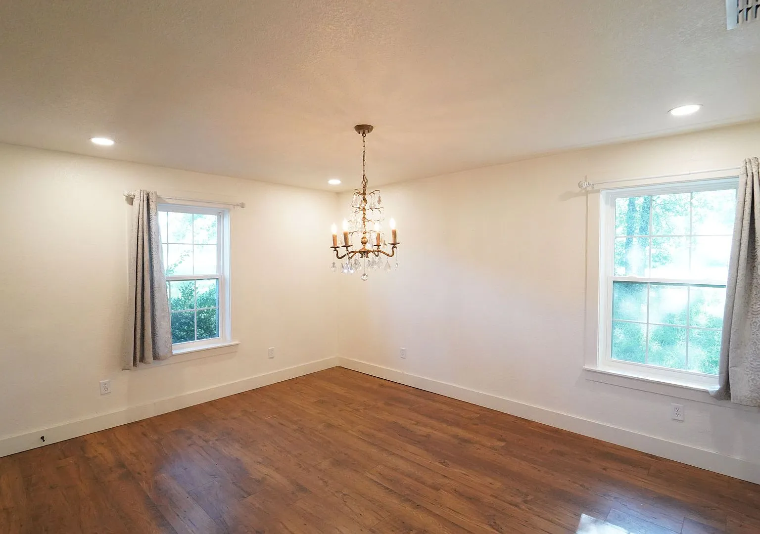Coming Soon For Lease! Charming 4 Bedroom, 2 Bath Home In Springtown Close To The Elementary! — Photo 4