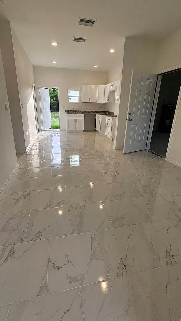 Brand New 2 bedroom/2 bath/1 car garage- Lehigh Acres FL — Photo 2