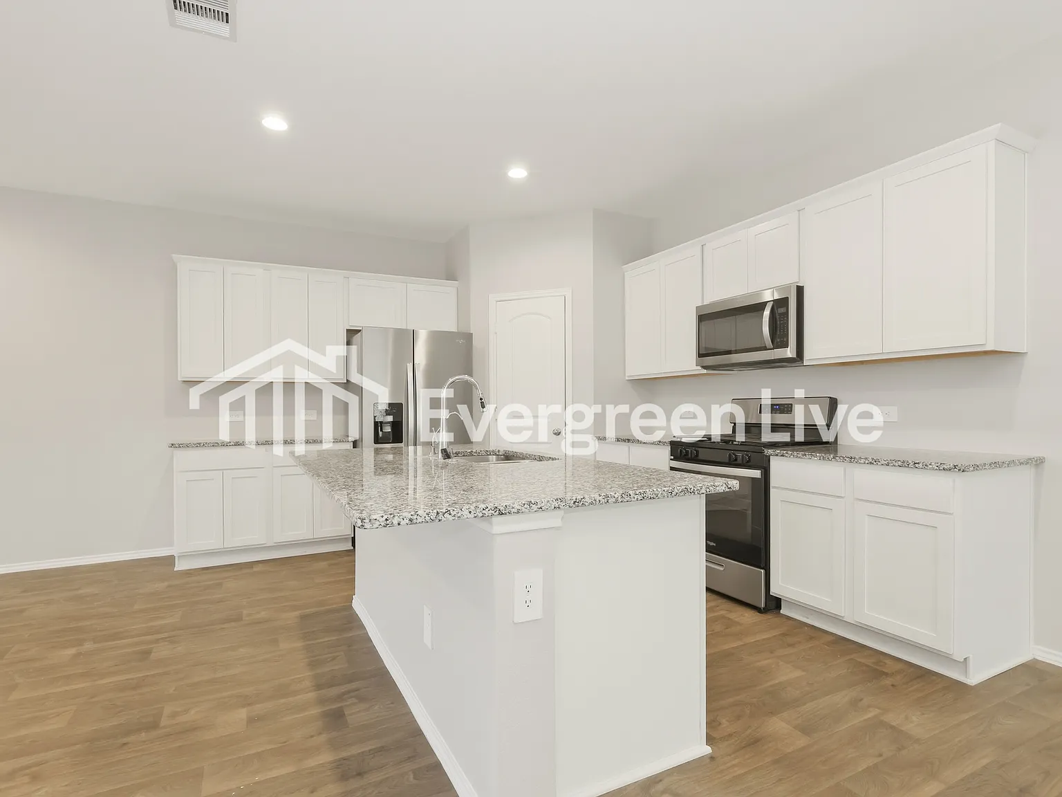 4 bed, 2.5 bath, 2331 sqft, $1,895 — Photo 3
