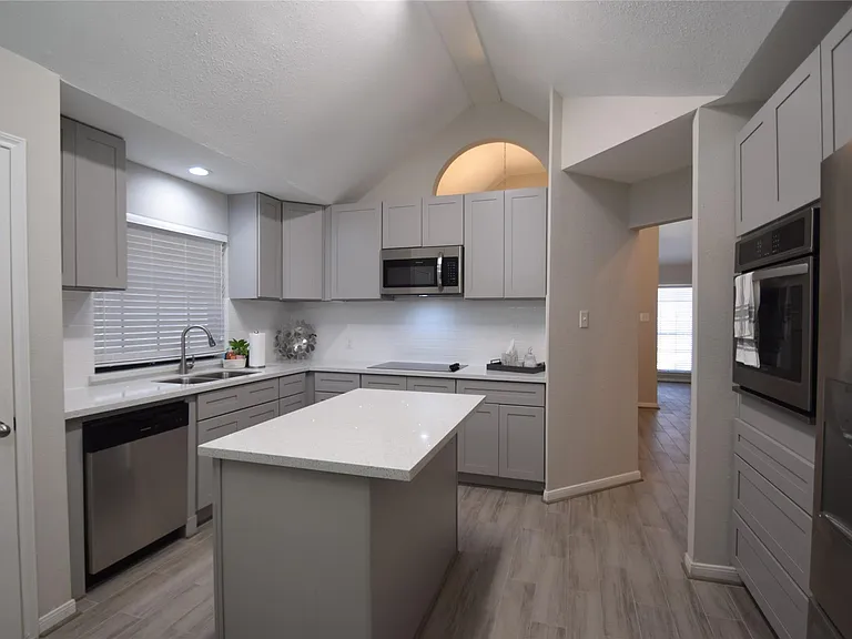 22922 Glenover Dr — Photo 8