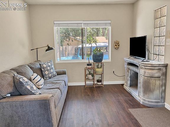 2nd image of 324 Park Ln