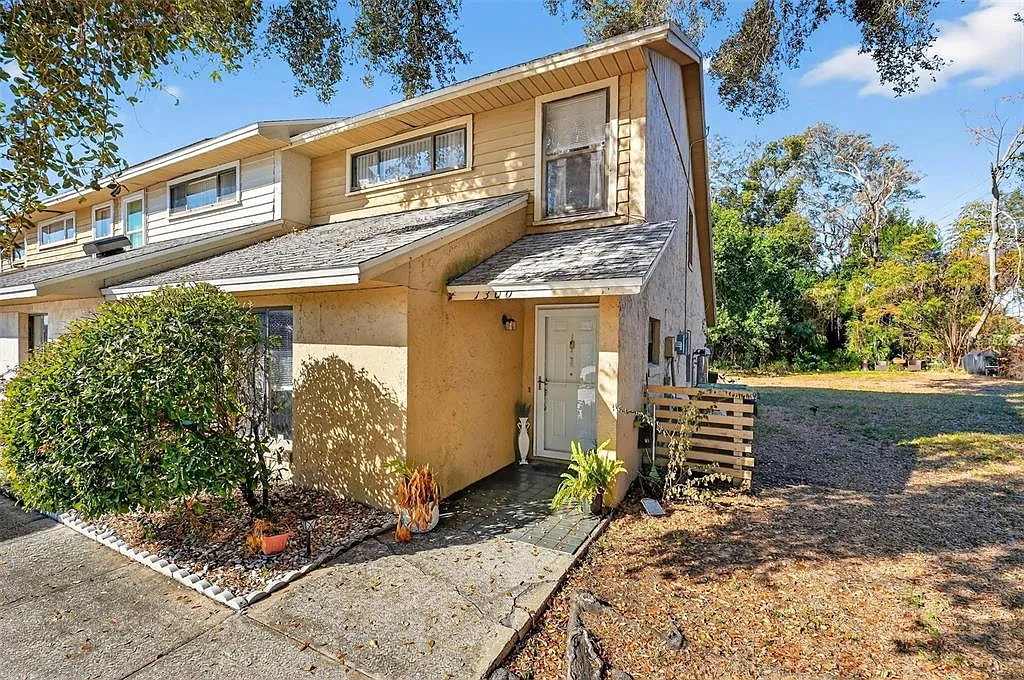 2 bed, 2.0 bath, 1240 sqft, $2,300 — Photo 1