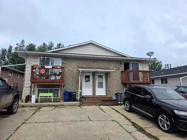 709 Hammond Dr S, Fox Creek, AB T0H 1P0