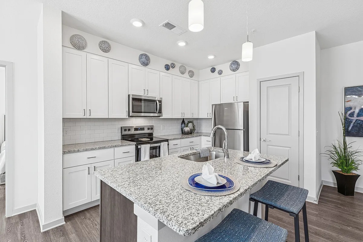 Building Photo - Alera at Hunters Glen