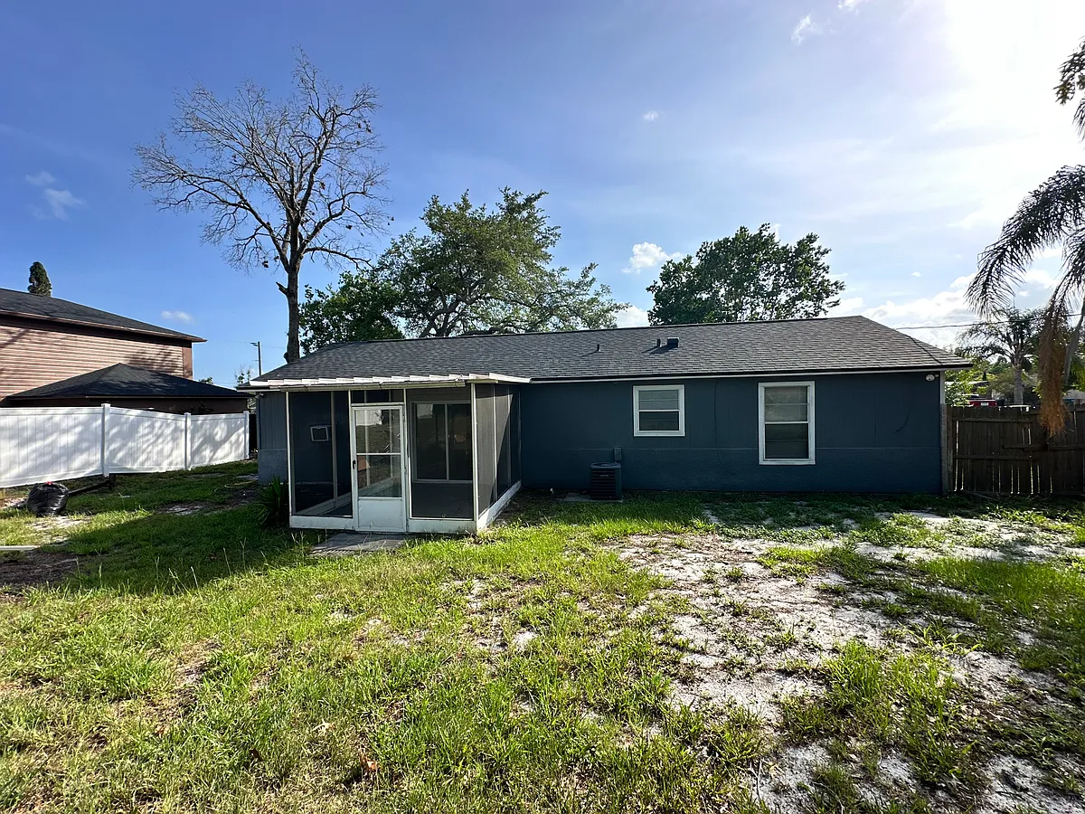 Covered patio and backyard - Lyric Dr