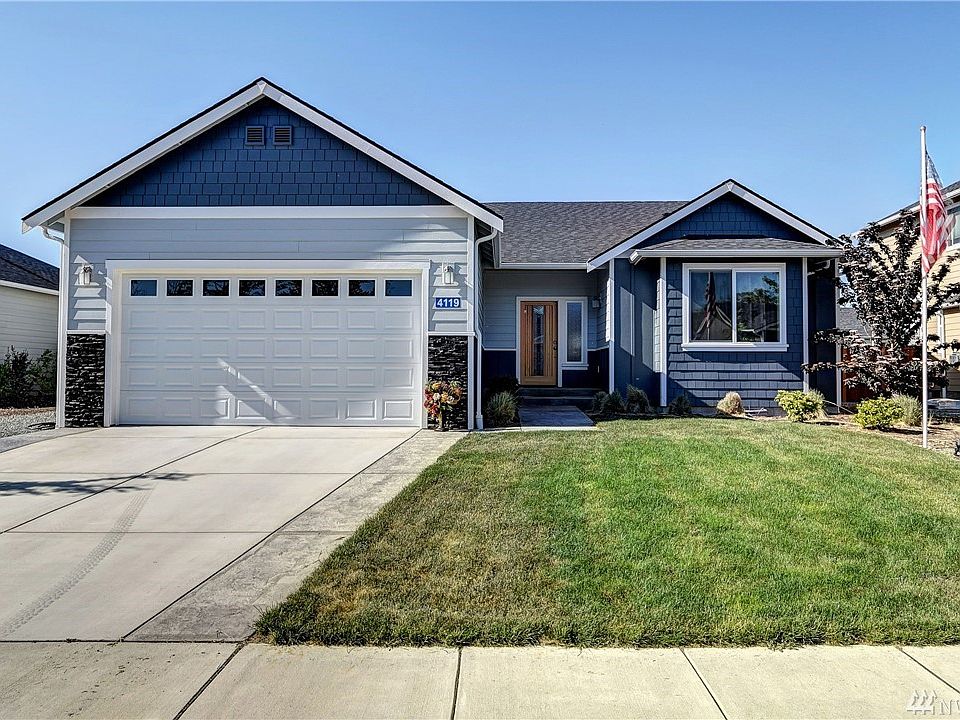 Beautiful 2007 sqft, 3bdrm, 2 ba, open floor concept