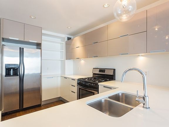 4th image of 160 E 117th St #6C