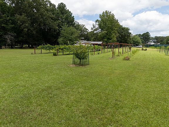 4th image of 380 Meadow Wood Rd