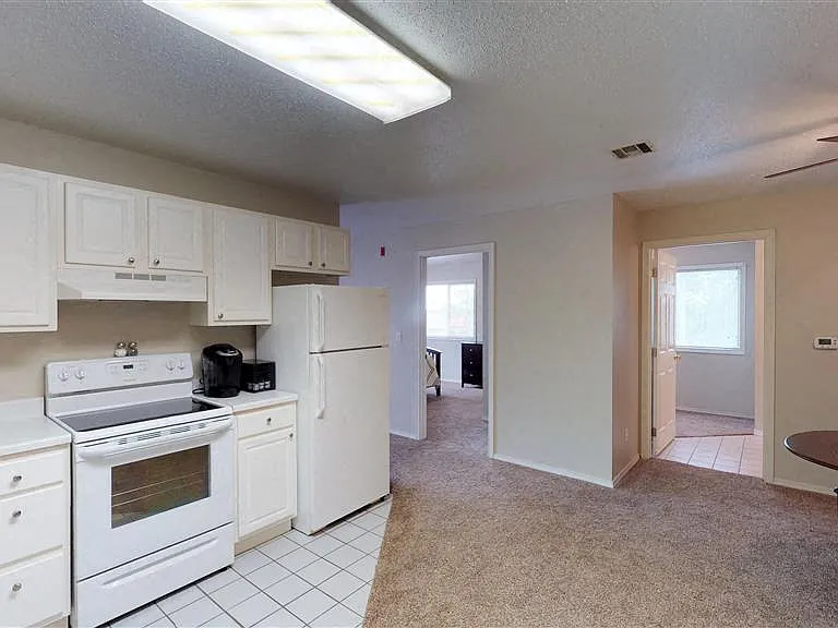 Sierra Vista Apartments — Photo 56