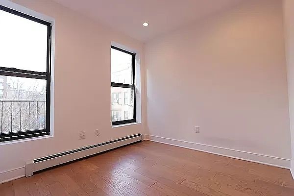 2nd image of 1910 3rd Ave APT 1RS
