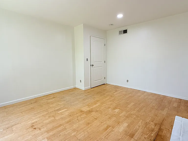550 Highland Dr — Photo 5