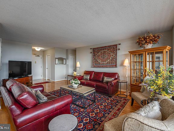 5th image of 3705 S George Mason Dr APT 809S