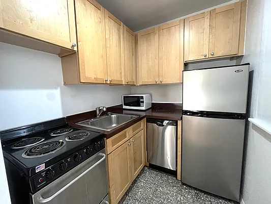 Rented by Akam Sales and Brokerage | media 11