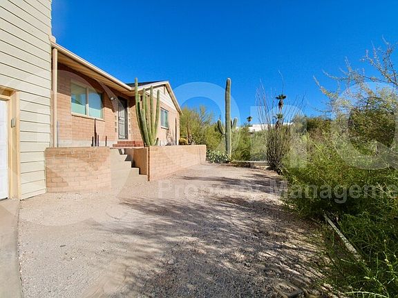 3rd image of 4980 N Hillcrest Dr