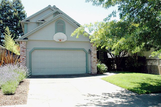 2nd image of 2969 Tuxedo Pl