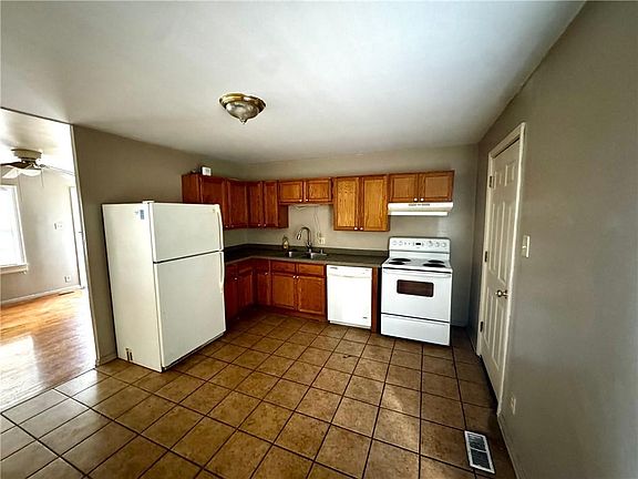 4th image of 15313 White Ave