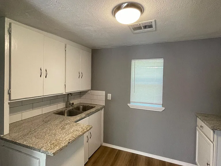 1240 E Fay St — Photo 16