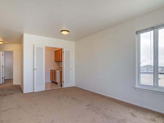 5th image of 10 Lupine Ave APT 24