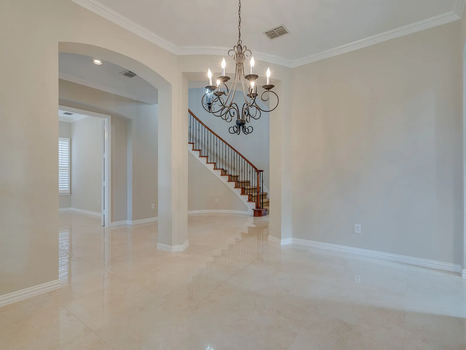 4 bed, 4126 sqft, $3,888 — Photo 3