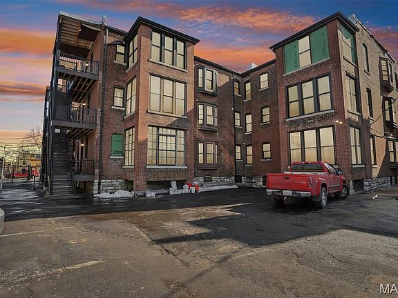 2nd image of 5539 Waterman Blvd APT 2N