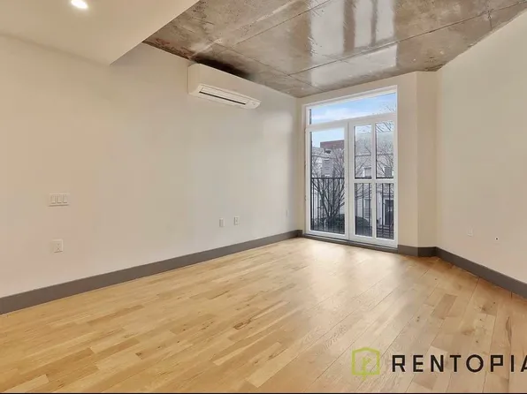 338 Evergreen Avenue image 3 of 25