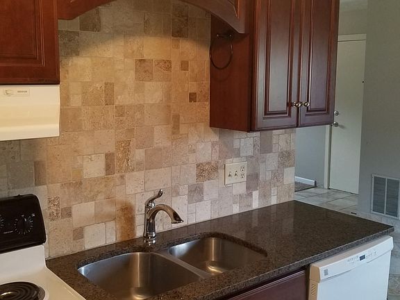 2nd image of 660 Kennedy Dr APT 5
