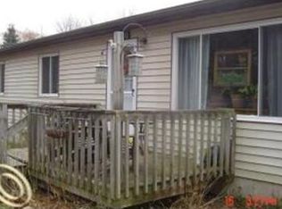 1140 Hemingway Rd, Lake Orion, MI 48360