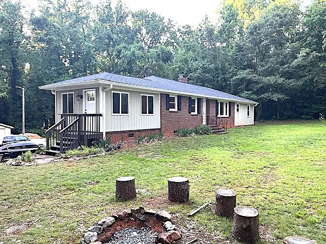 311 Crestwood Dr — Photo 2