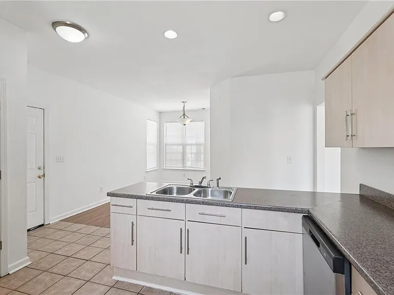 2596 Bates St SE — Photo 16