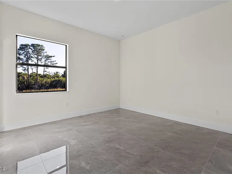 1134 Cumming St E — Photo 17