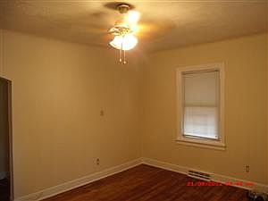 3rd image of 2600 Redwood Ave