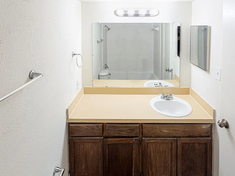 4915 Gaston Lofts — Photo 9