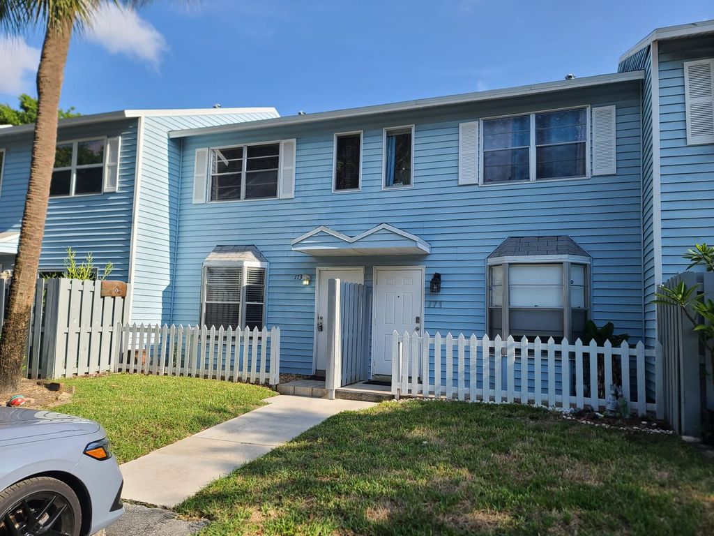 173 SW 3rd St, photo 9