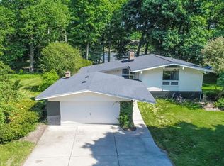 3853 Waverly Hills Rd, Lansing, MI 48917